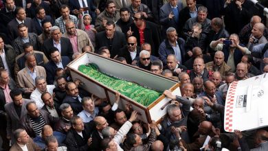 Photo of بالصور.. انطلاق جنازة نقيب الصحفيين الأسبق من الأهرام وسط هتافات المواطنين 
