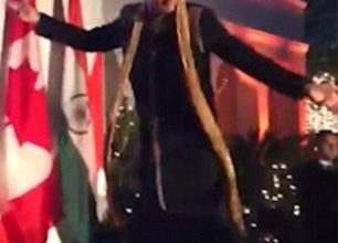 Photo of فيديو.. رئيس الوزراء الكندى يرقص هندى ويغضب شعبه