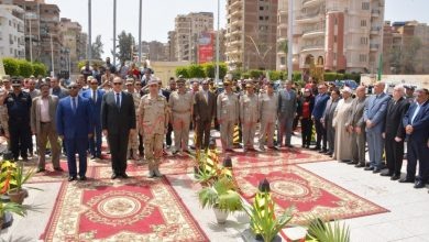 Photo of محافظ الغربية يضع إكليل الزهور على النصب التذكاري للشهداء فى ذكرى عيد تحرير سيناء‎
