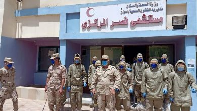 Photo of فرق القوات المسلحة والمتوطنة تعقم عدة أماكن بمحافظة أسوان