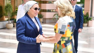 Photo of السيدة انتصار السيسى تودّع قرينة الرئيس الأمريكى بعد انتهاء زيارتها لمصر