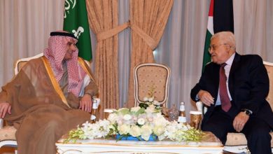 الرئيس الفلسطيني محمود عباس و وزير الخارجية السعودي عادل الجبير