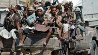 Photo of التحالف العربي يستهدف مواقع لـ”الحوثيين” في مطار الحديدة ويحثهم على الانسحاب
