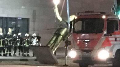 Photo of بالصور:إزالة تمثال لـ”أردوغان”من مدينة المانية لإنتقاد السكان الألمانيون له… هذا رئيس سجن الآلاف من الأشخاص وأطلق تصريحات مناوئة للديمقرطيات