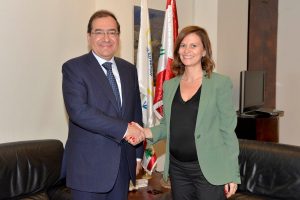 Photo of طارق الملا يلتقي وزيرة الطاقة اللبنانية لبحث أوجه التعاون المشترك