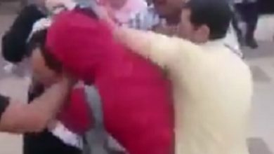 Photo of غضب على الفيس بوك وتويتر بسبب اعتداء رجل على أب أمام أبنائه