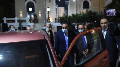 Photo of رئيس الوزراء يعقد اجتماعًا مع مسئولى شركة “جنرال موتورز” و”مجموعة منصور للسيارات”
